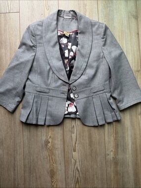 Gray Pleated Hem Blazer Jacket